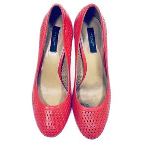 Ann Taylor Fire Orange perforated pump with faux wood heel. Good condition.